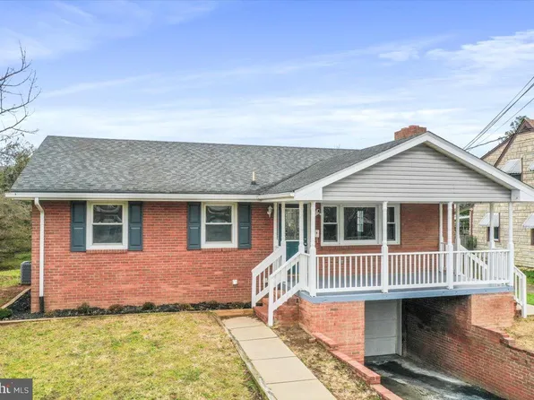 421 W 14th St, Front Royal, VA 22630