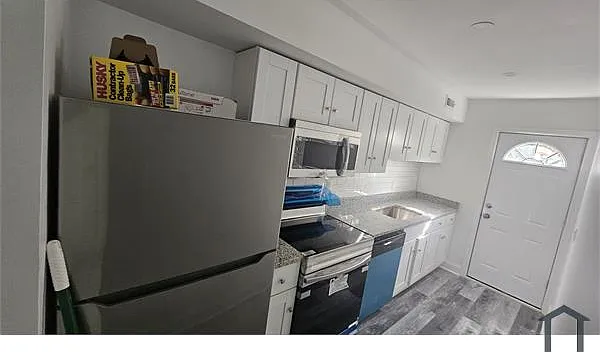 408 Chaplin St SE #4 — Photo 9