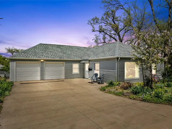 3960 Johnson Ave NW, Cedar Rapids, IA 52405