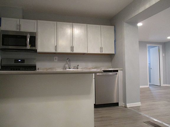 4th image of 1463 Burnham Ave