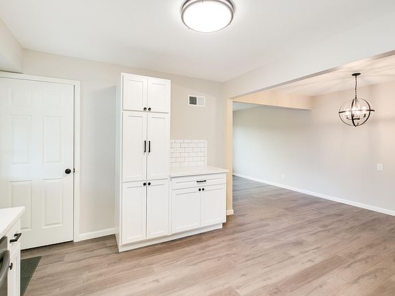5th image of 10233 Jeffleigh Ln