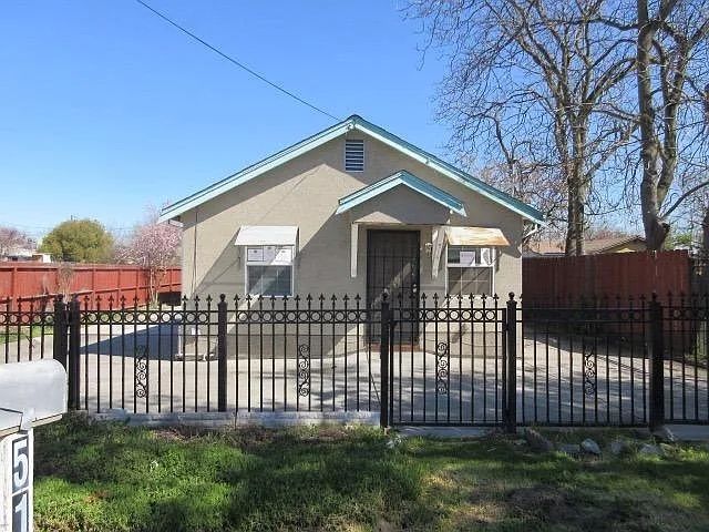 516 S Pershing Ave photo 1