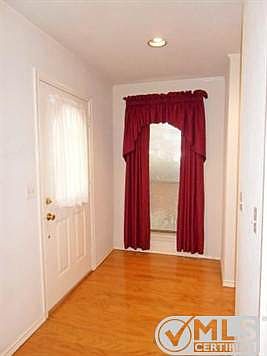 4th image of 550 Trailcrest Dr