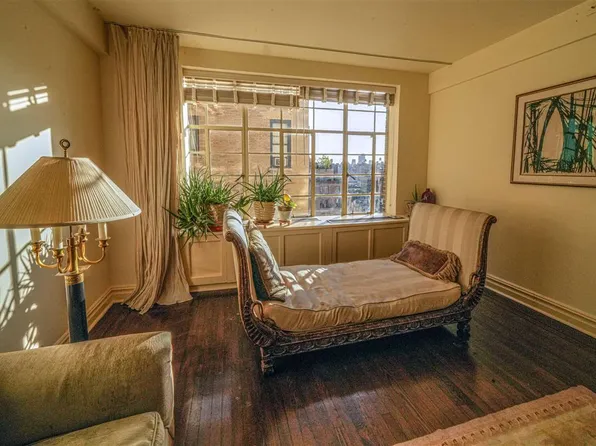 320 Central Park West image 3 of 13