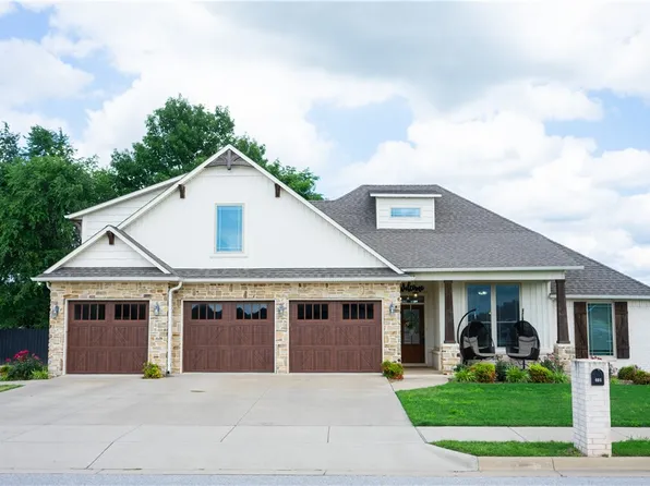 404 Crawford St, Pea Ridge, AR 72751