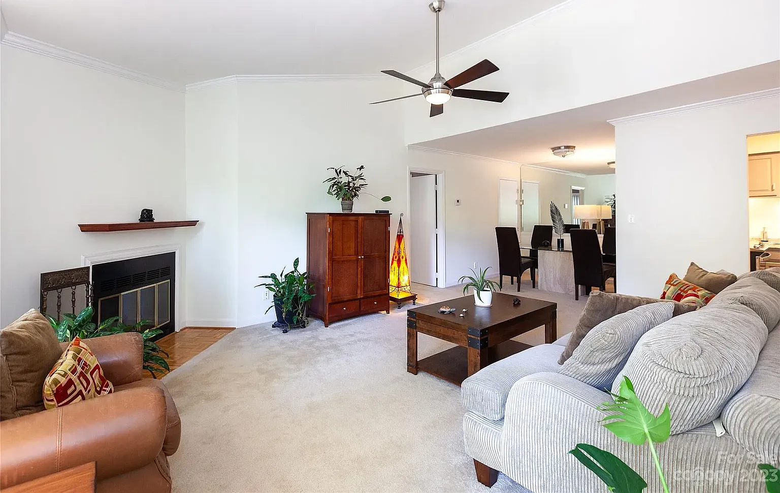 2 bed, 964 sqft, $1,950 — Photo 2