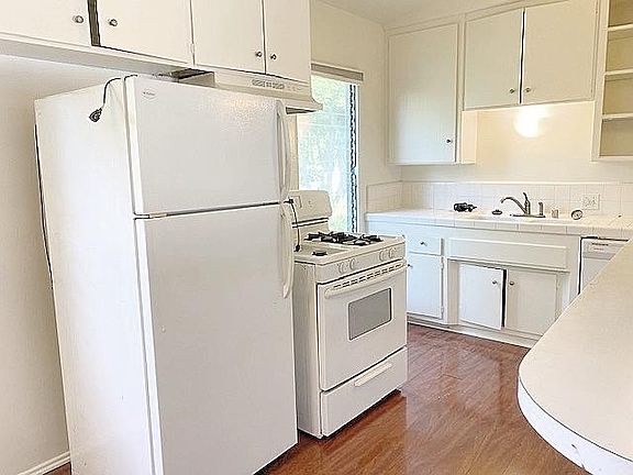 5th image of 1154 N Poinsettia Pl #11
