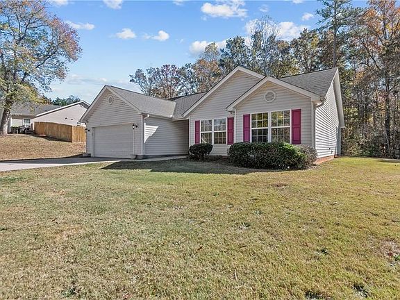 3rd image of 122 Cedar Glen Dr