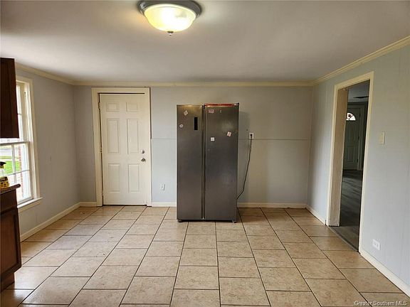 4th image of 1621 Winterhalter St