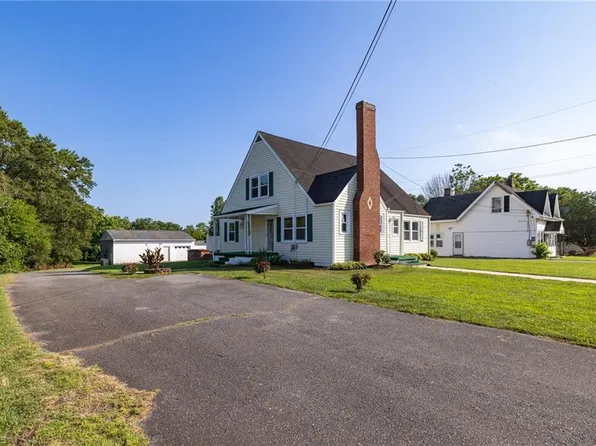 1464 E Pine St, Mount Airy, NC 27030