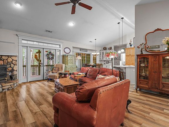 4th image of 30544 Sleepy Hollow Dr