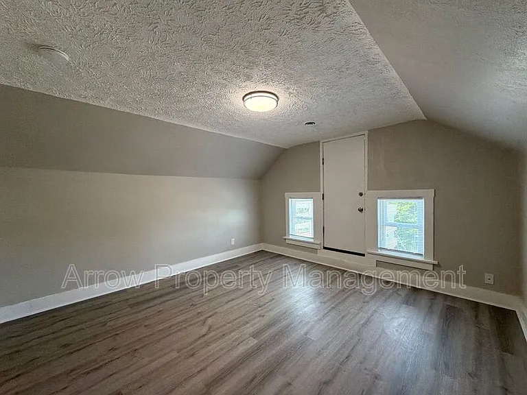 2442 Vine St #3 — Photo 2