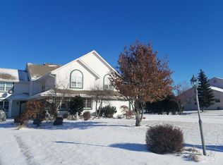 3207 S Ridgecrest Ct, New Berlin, WI 53151