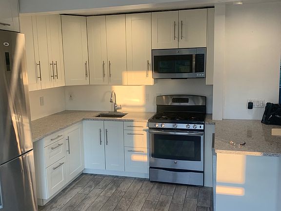 3rd image of 2000 Vyse Ave #2