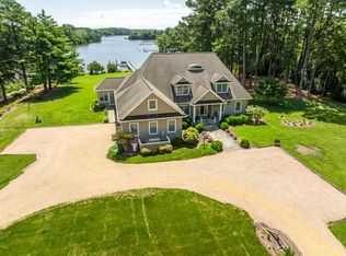 1104 Apple Grove Rd, Kilmarnock, VA 22482