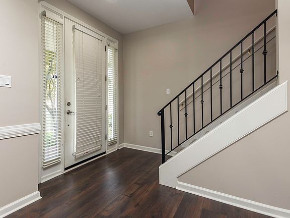 5th image of 1128 Island Pl E