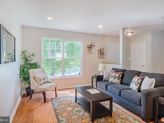 4th image of 607 Villager Cir
