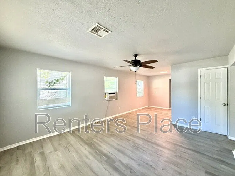 4 bed, 2.0 bath, 1604 sqft, $1,400 — Photo 2