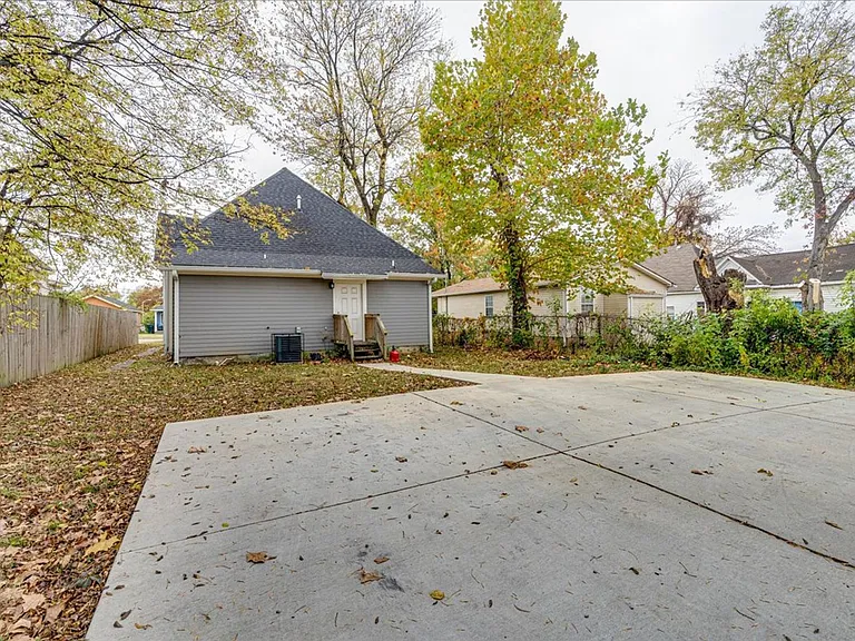 2425 Chamberlain Ave — Photo 20
