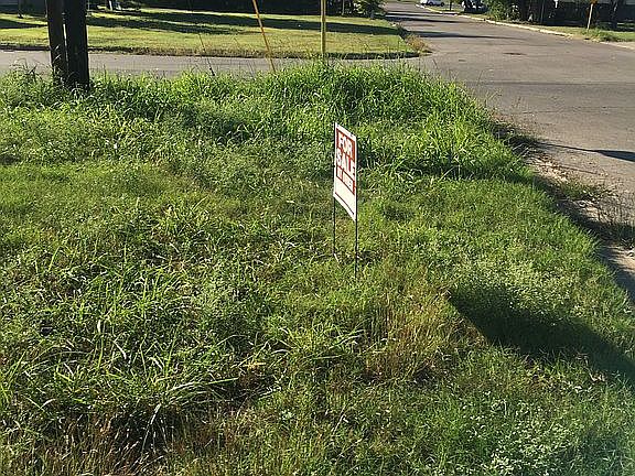 3rd image of 1002 York Ave