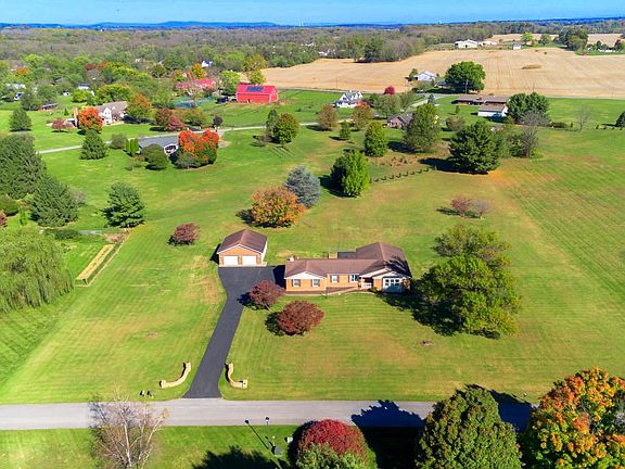 3rd image of 393 Lone Oak Rd
