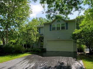 8 Aspen Cir, Albany, NY 12208