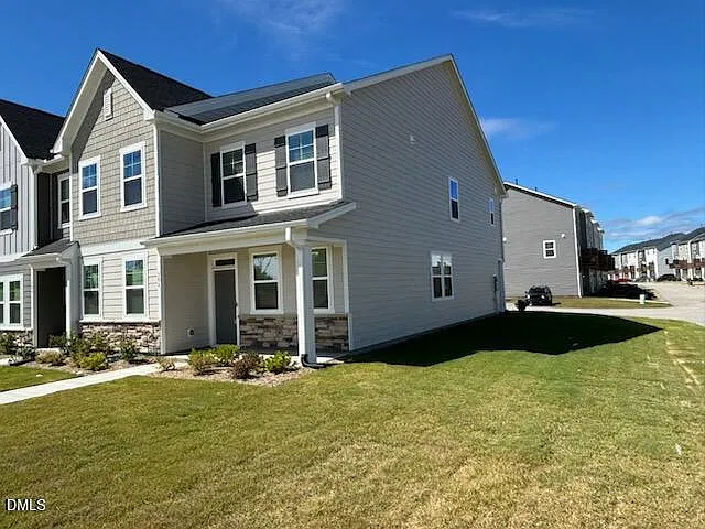 4 bed, 3.0 bath, 2498 sqft, $2,175 — Photo 2