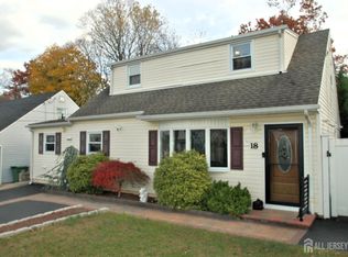 18 Pinetree Dr, Parlin, NJ 08859