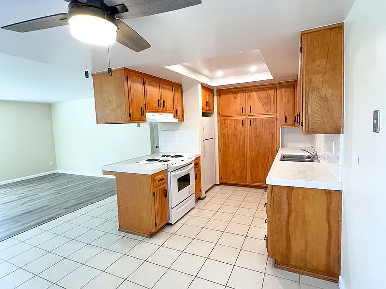 226 G St — Photo 1
