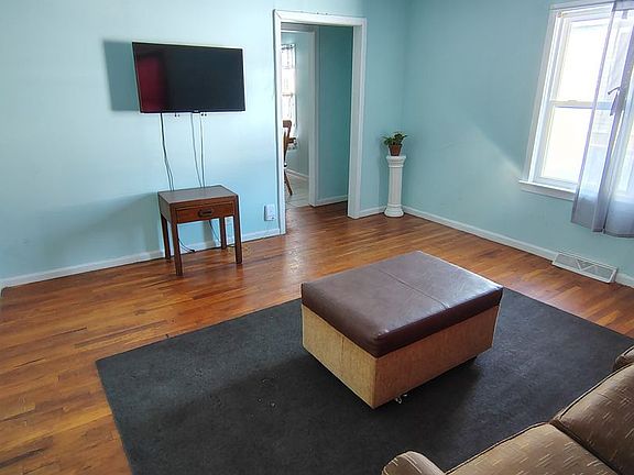 5th image of 2703 Tremper Ave APT 1
