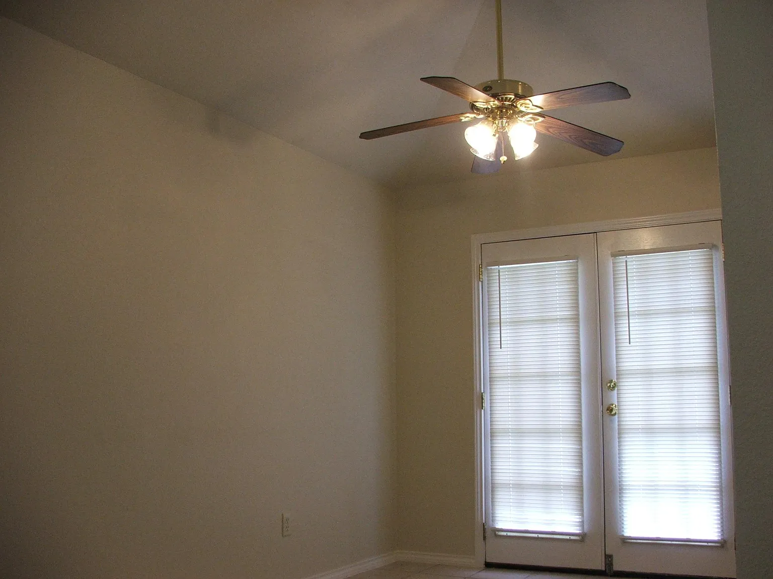 3 bed, 1244 sqft, $1,800 — Photo 3