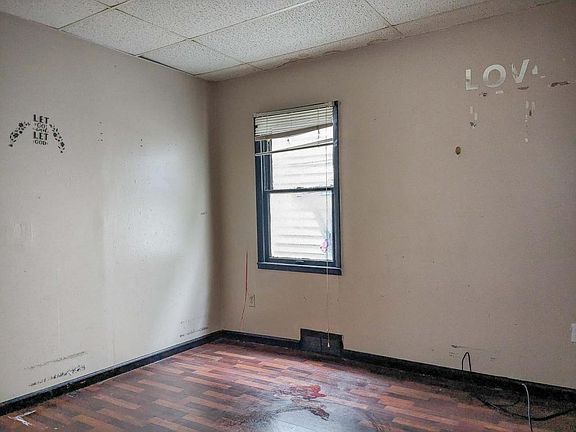 5th image of 44 Parkview Ave