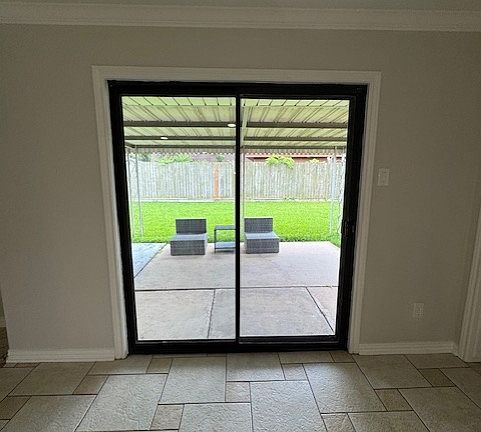 3rd image of 4812 Honeysuckle Ln