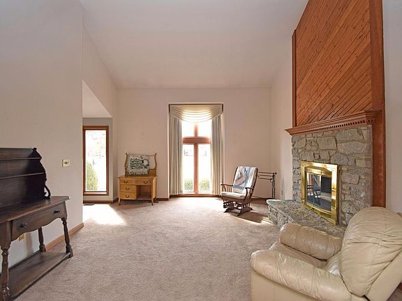 4th image of 6 Pine Grove Dr