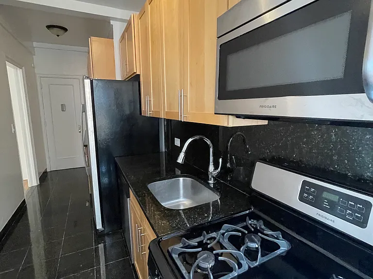 175 W 79th St #11A — Photo 13