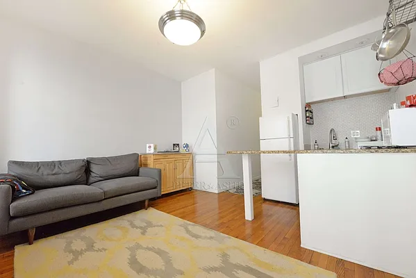 Rented by Peter Ashe | media 40