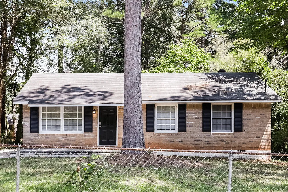 3 bed, 1.5 bath, 1098 sqft, $1,505 — Photo 1
