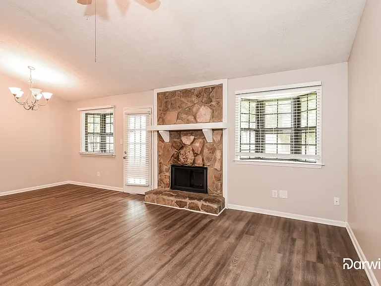 2571 Redfield Dr — Photo 5