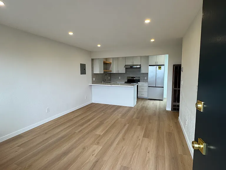 1758 10th Ave — Photo 7