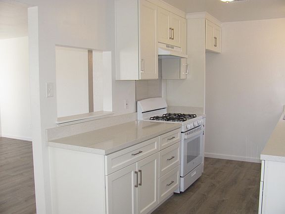 4th image of 1005 Sherman St