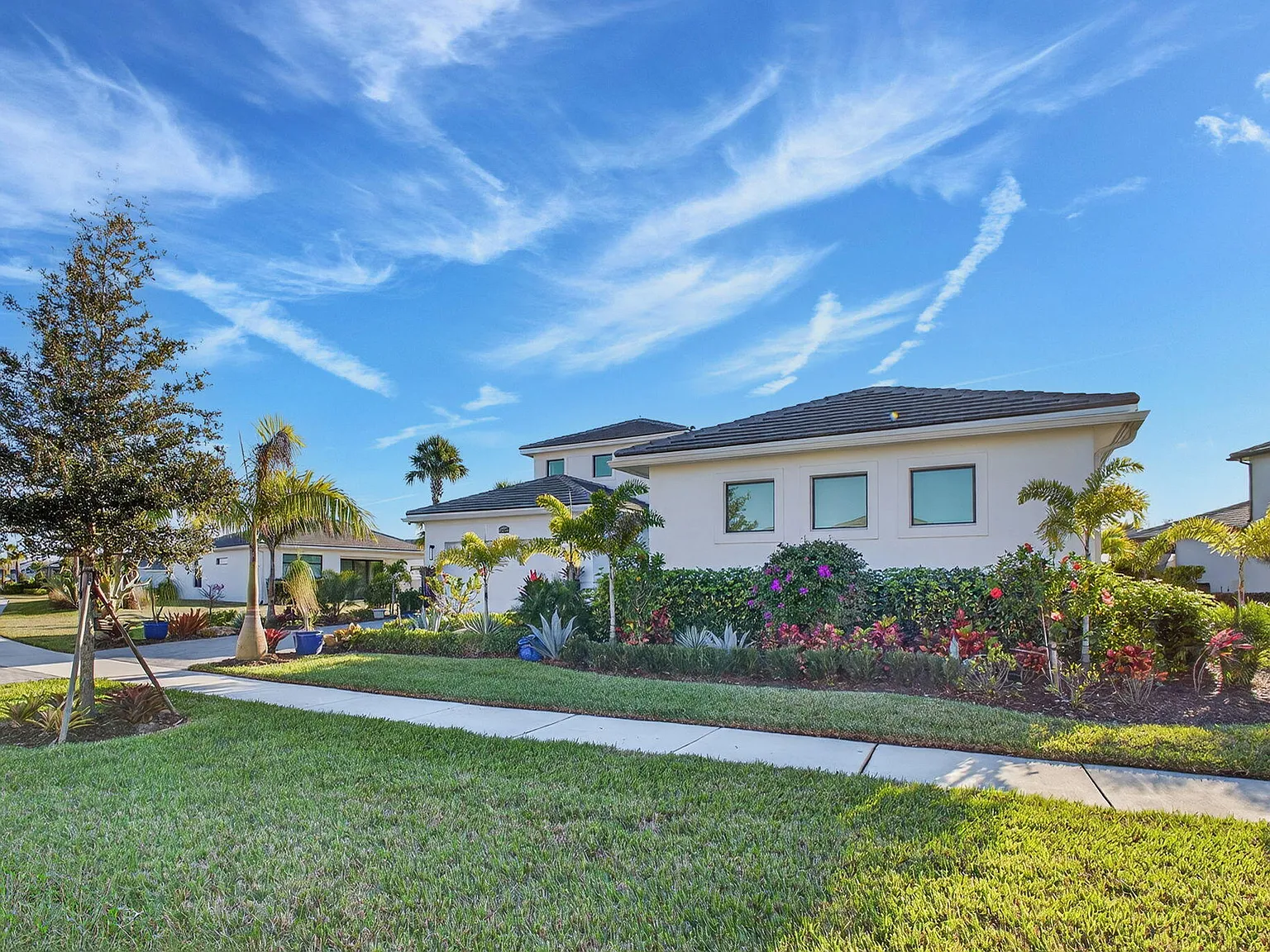 4 bed, 6.0 bath, 3873 sqft, $7,500 — Photo 3