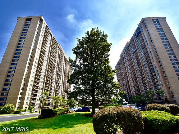 2nd image of 3701 S George Mason Dr Unit 1305N