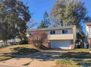 2621 S Lake Ave, Sioux Falls, SD 57105