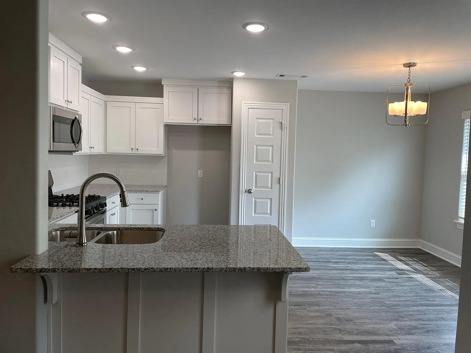 3 bed, 1604 sqft, $2,000 — Photo 2