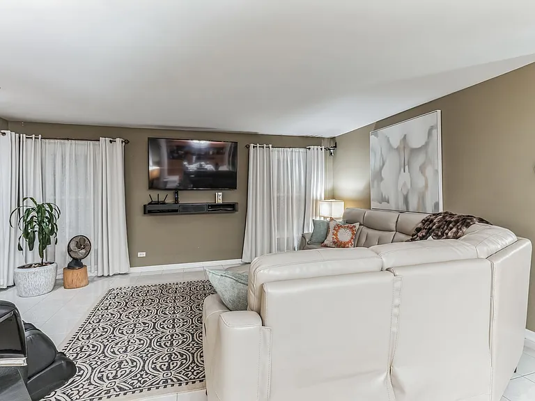 324 Chesapeake Ln — Photo 11