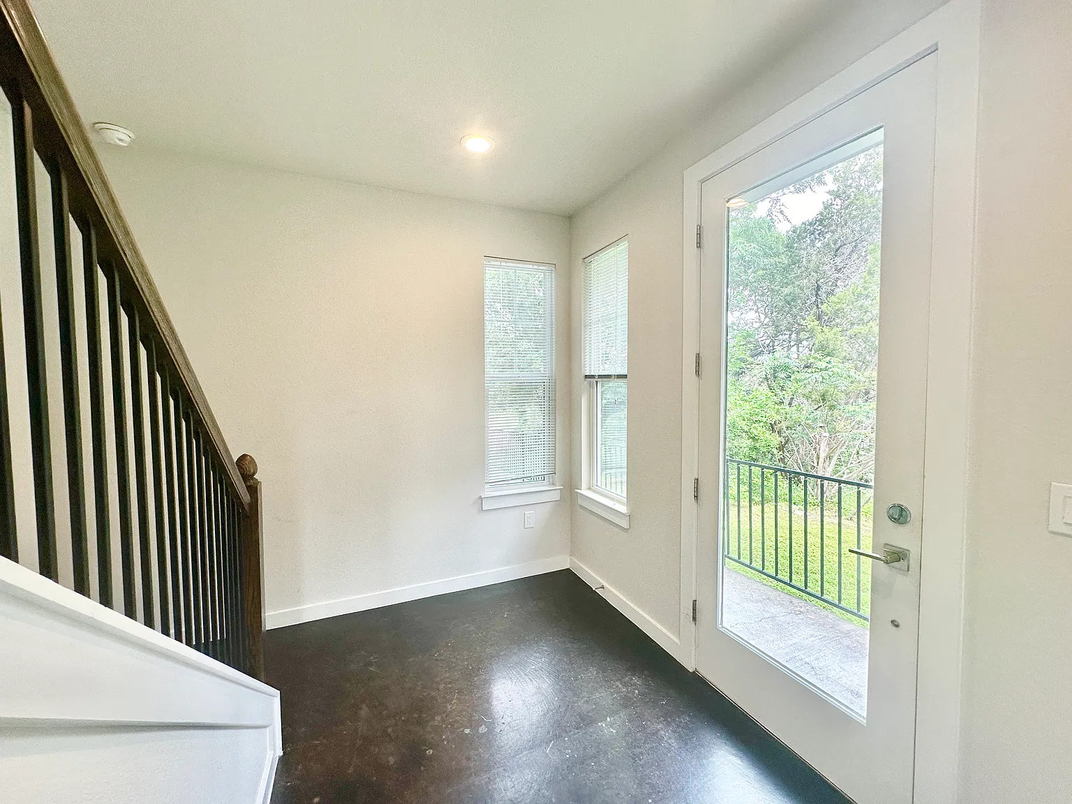 3 bed, 2.5 bath, 1900 sqft, $2,349 — Photo 4