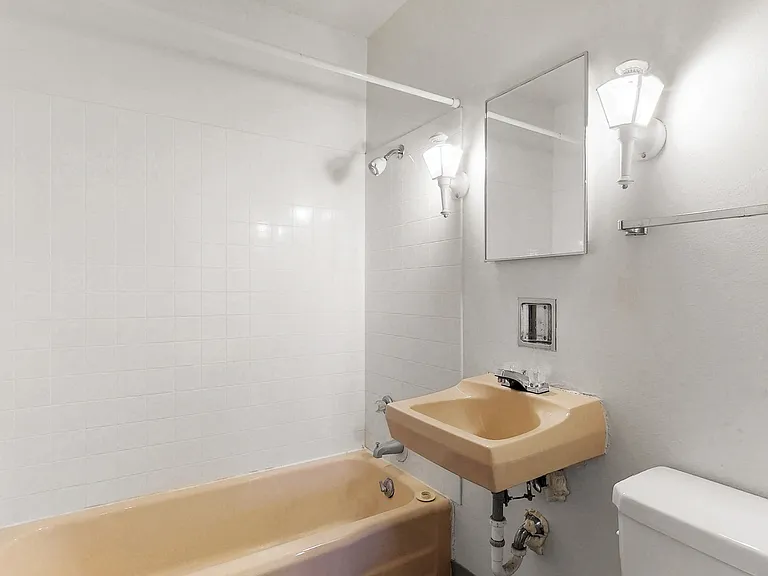 Plaza Manor — Photo 91