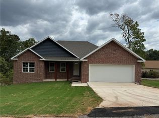 2 Lanark Cir, Bella Vista, AR 72715