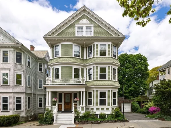 255 Walnut St #B, Brookline, MA 02445