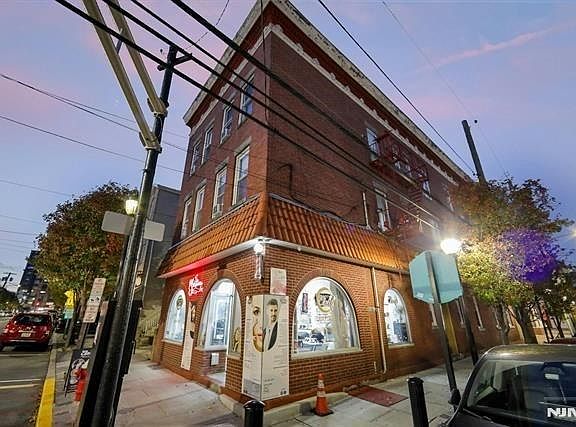 3rd image of 300 49th St